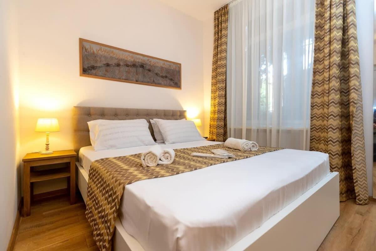 Wehost Liberty Square Apartments Tbilisi Esterno foto