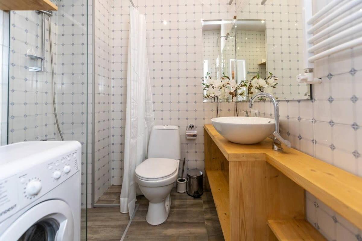 Wehost Liberty Square Apartments Tbilisi Esterno foto
